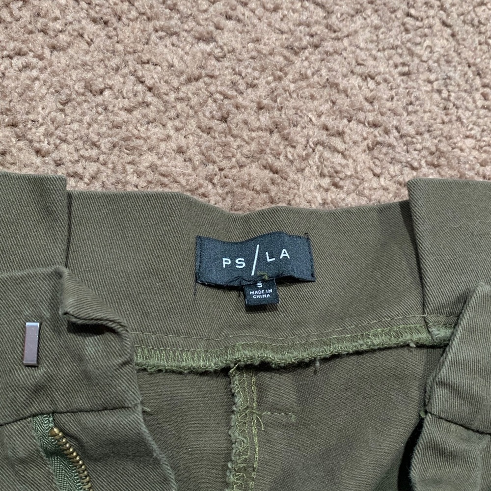 Clothes - Picture 12 of 16